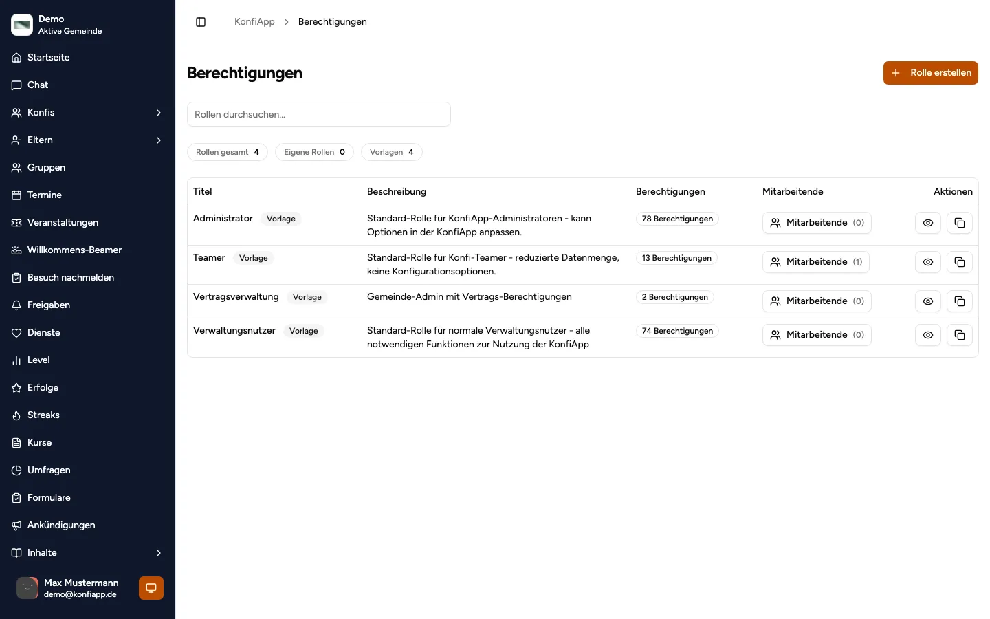Rollenverwaltung mit Vorlagen (Teamer, Verwaltungsnutzer, Administrator) und Berechtigungsübersicht (Beispiel aus der öffentlichen Demo).